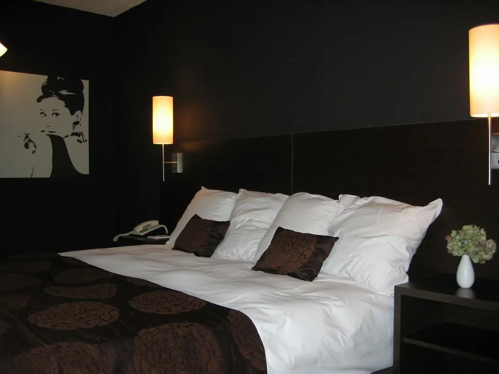 B-Aparthotel Moretus contacts